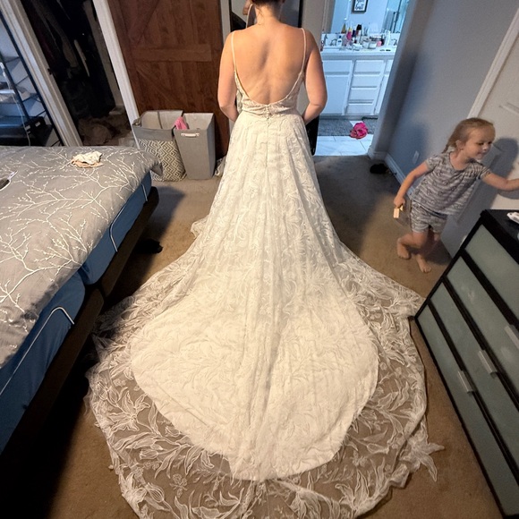 Elegant White Wedding Dress - Picture 10 of 12